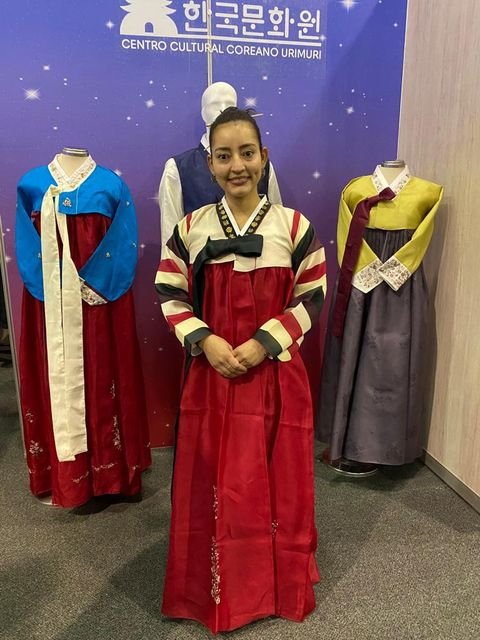 Vistiendo un Hanbok - SOFA 2022